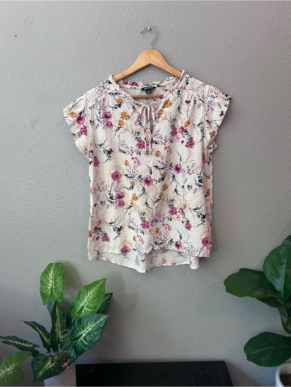 Buffalo David Bitton Cream Floral Blouse • Size Small